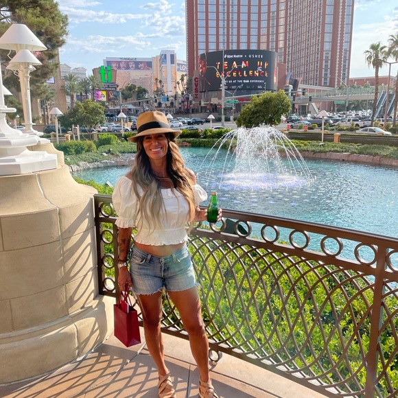 Meet your Posher, Sarah - Picture 3 of 6